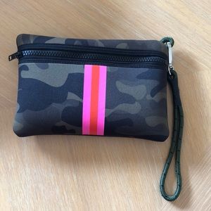HAUTE SHORE NEOPRENE CAMEO WRISTLET NWOT
